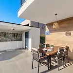 Apartment Casa Dora *
